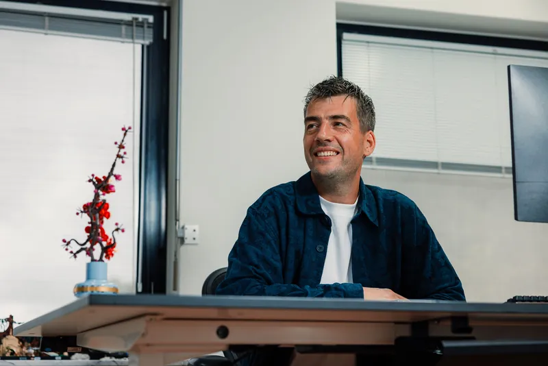 A laugh behind the monitor