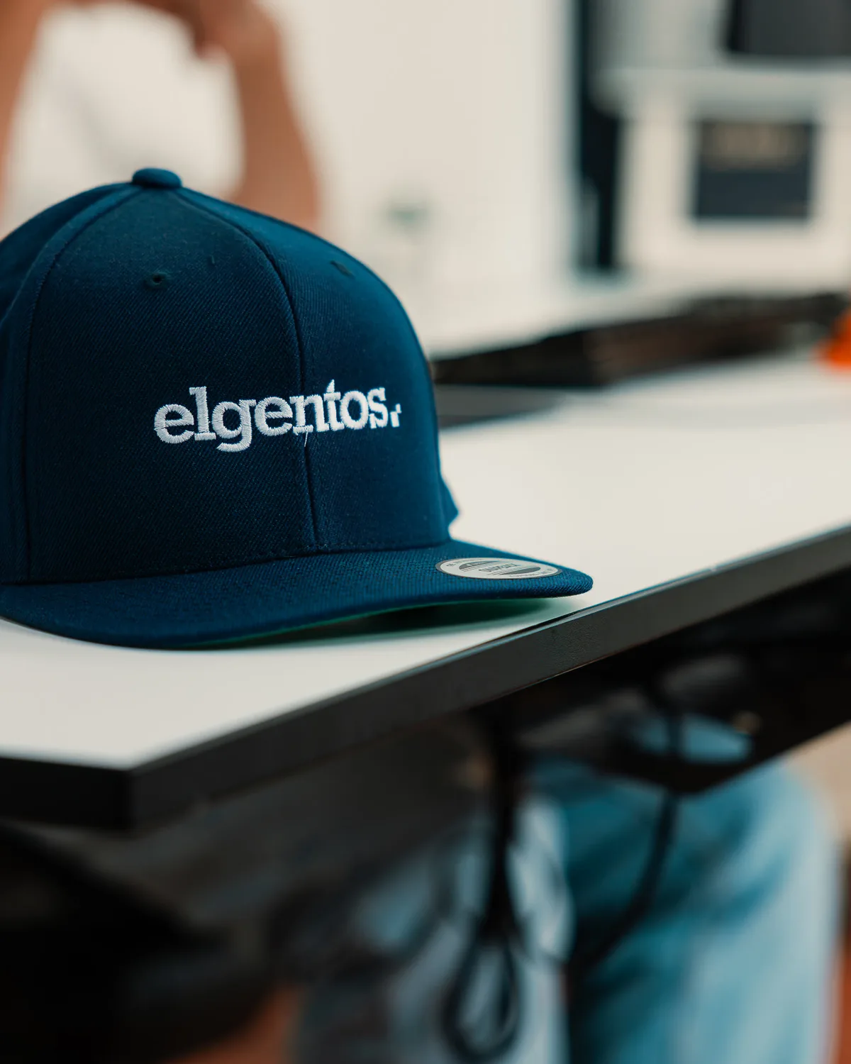 An elgentos cap on a desk in the Groningen office